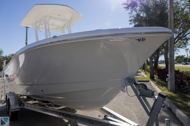 New 2025 Robalo  Boat for sale